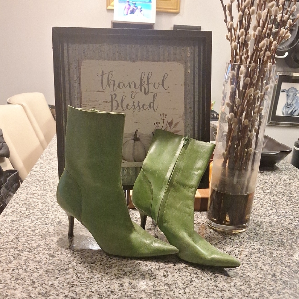 Elegant Steve Madden Green Women's Boots 7.5